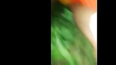 रात में गांव से लौटते वक्त दो आदमियों ने चोदी दोस्त की लुगाई