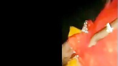 रात में गांव से लौटते वक्त दो आदमियों ने चोदी दोस्त की लुगाई