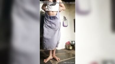 देहाती बिहारी लड़की ने दिखाई अपनी चूत, गांड औऱ बूब्स