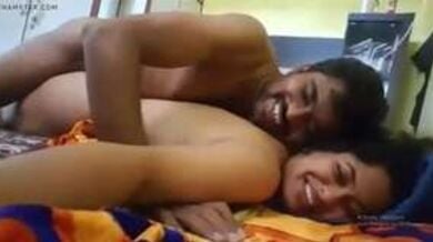 हसते खेलते चुदाई का मजा लेते इंडियन हसबैंड वाइफ