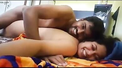 हसते खेलते चुदाई का मजा लेते इंडियन हसबैंड वाइफ