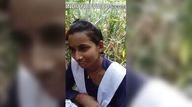 बिहारी स्कुल गर्ल की काली चूत चोदी युनिफोर्म में ही