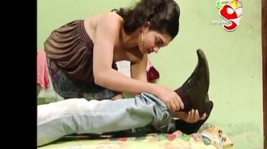 बॉयफ्रेंड से अपनी चुदाई की हवस पूरी करती सेक्सी गर्लफ्रेंड