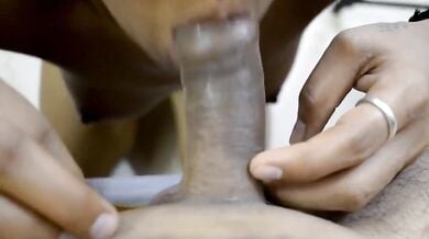 कजिन भाई से मिले गिफ्ट के बदले में बहना ने परोसी अपनी चूत!