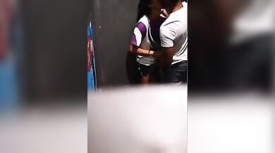 रिच लड़की की चुदाई जिम के चेंज रूम में