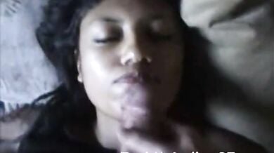 मूठ मारकर बंगाली जीएफ के मुंह पर वीर्य की पिचकारी छोड़ी