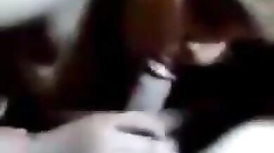 लंड के टोपे को होंठों से रगड़कर चुदती देसी औरत