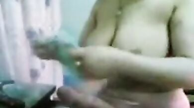 पाकिस्तानी कॉलगर्ल आंटी ने मोटे लंड को ब्लोव्जोब दिया