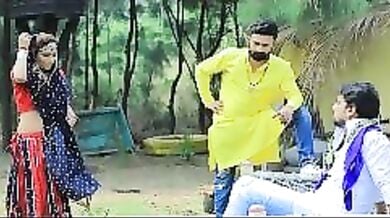 चौधरी को चूत दिखाई जोया राठोड ने – हिंदी वेब सेक्स