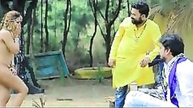 चौधरी को चूत दिखाई जोया राठोड ने – हिंदी वेब सेक्स