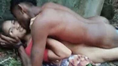 यूपी वाले देहाती लवर्स ने खंडहर में की चुदाई, दोस्त ने फिल्माई