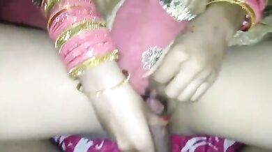 खनकती चूड़ियों भरी हाथों से चूत में लंड घुसाती दुल्हन