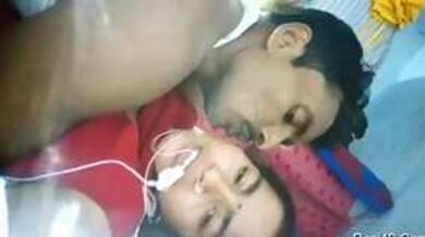 पति से फोन पर बातें करते हुए प्रेमी से चुदती देहाती बीवी