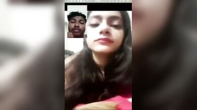 गर्लफ्रैंड ने वीडियो कॉल पर दिखाए अपने खूबसूरत बड़े बोबे
