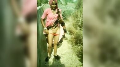 घागरा उठाकर राजस्तानी औरत ने चूत दिखाई