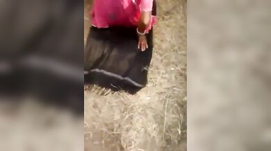 घागरा उठाकर राजस्तानी औरत ने चूत दिखाई