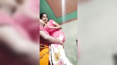 लेस वाली सेक्सी कमीज पहनी नॉटी साली के साथ ठरकी जीजा की मस्ती