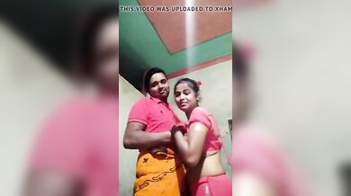 लेस वाली सेक्सी कमीज पहनी नॉटी साली के साथ ठरकी जीजा की मस्ती