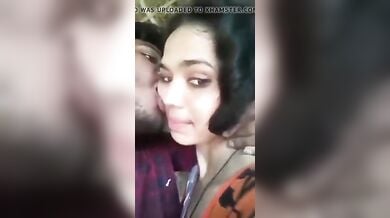 देसी लवबर्ड्स की हॉट एंड सेक्सी क्लोज अप किसिंग