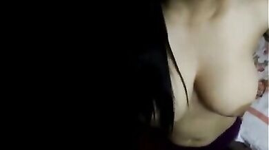 क्यूट लड़की ने दिखाए अपने बिग बूब्स