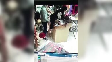दिल्ली दुकान में नेपाली सेल्सगर्ल की चोदाचोदी