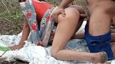 ४ देसी कपल्स के आउटडोर चुदाई का कंपायलेशन