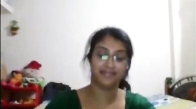 बड़ी दीदी ने दिखाया लाइव कैम पर नंगा शो