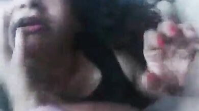 दोस्त की माँ के चेहरे पर माल गिराया