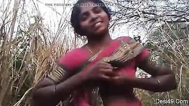 गांव वाली चाची से भतीजे ने खेत मे चुसाया लंड