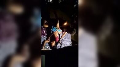 पडोसी पति पत्नी को चुदाई करते चुपके से देखने का मजा