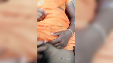 देहाती चाची की चुत खोलकर देखी