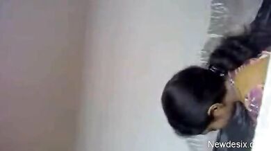 लड़की ने खोल के दिया कंडोम पहनकर चुदाई करता लवर