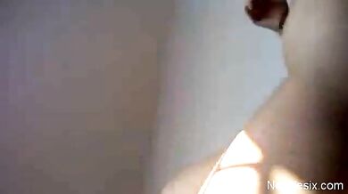 लड़की ने खोल के दिया कंडोम पहनकर चुदाई करता लवर