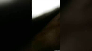 चुदने के लिए नंगी होती लड़की