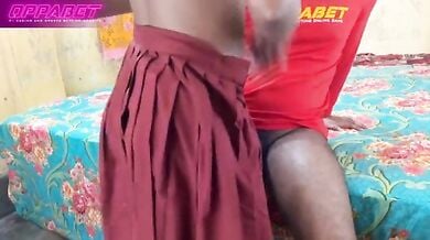 बेड के किनारे पर इंडियन कपल की XXX स्टाईल चोदमपट्टी