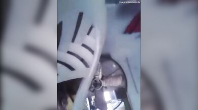 बेटे ने माँ को नहाते और कपड़े बदलते फिल्माया