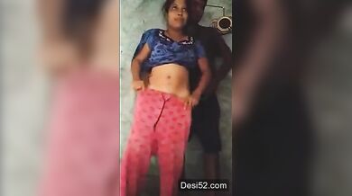 जीएफ के चर्बीदार चूतड़ों का मजा लेता आशिक