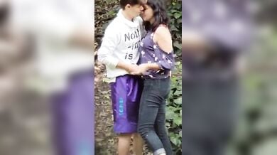 इंडियन लड़की को विदेशी स्टूडेंट का लंड हिलाते हुए चुपके से फिल्माया