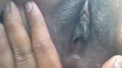 वेश्या आंटी की काली चूत खोली खेत में