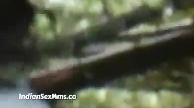 देसी लवर्स का आउटडोर थ्रीसम