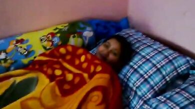 क्यूट गर्लफ्रेंड का नंगा बदन फिल्माया