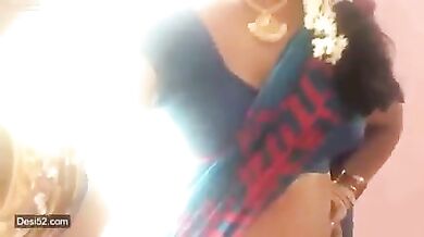 गजरेवाली सेक्सी तेलुगू भाभी ने साड़ी उठाकर किया हस्तमैथून