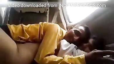 पैसो के लिए राजस्थानी लड़की ने दर्दभरी चुदाई की वैन में