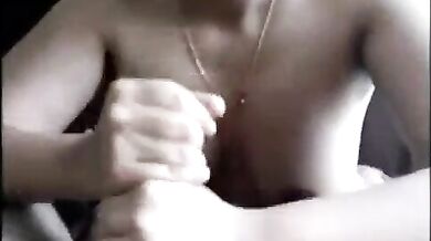 ब्यूटीफुल लड़की के चेहरे पर वीर्य का फव्वारा