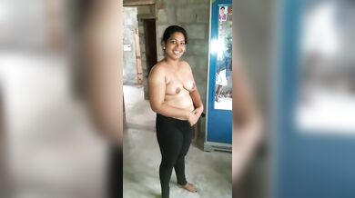 सारे कपड़े उतारकर नंगी होती कन्नडा लड़की