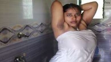 लंड खड़ा कर देने वाला भीगा बदन!