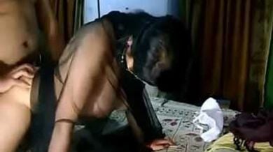 हॉट आंटी की गांड पकड के चोदा अंकल ने