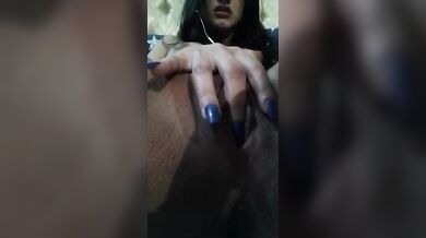 मास्टरबेशन से ऱस उगलती एनआरआई बेब की चूत