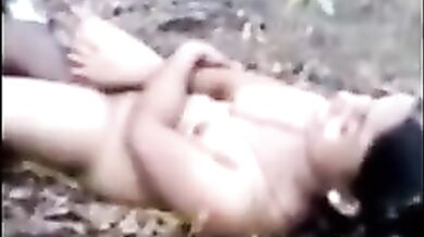 साउथ की रंडी जंगल में चुदी पैसे ले के