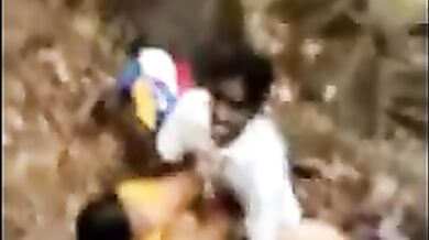 साउथ की रंडी जंगल में चुदी पैसे ले के